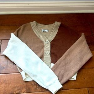Cropped brown and white color block sweater from Hollister